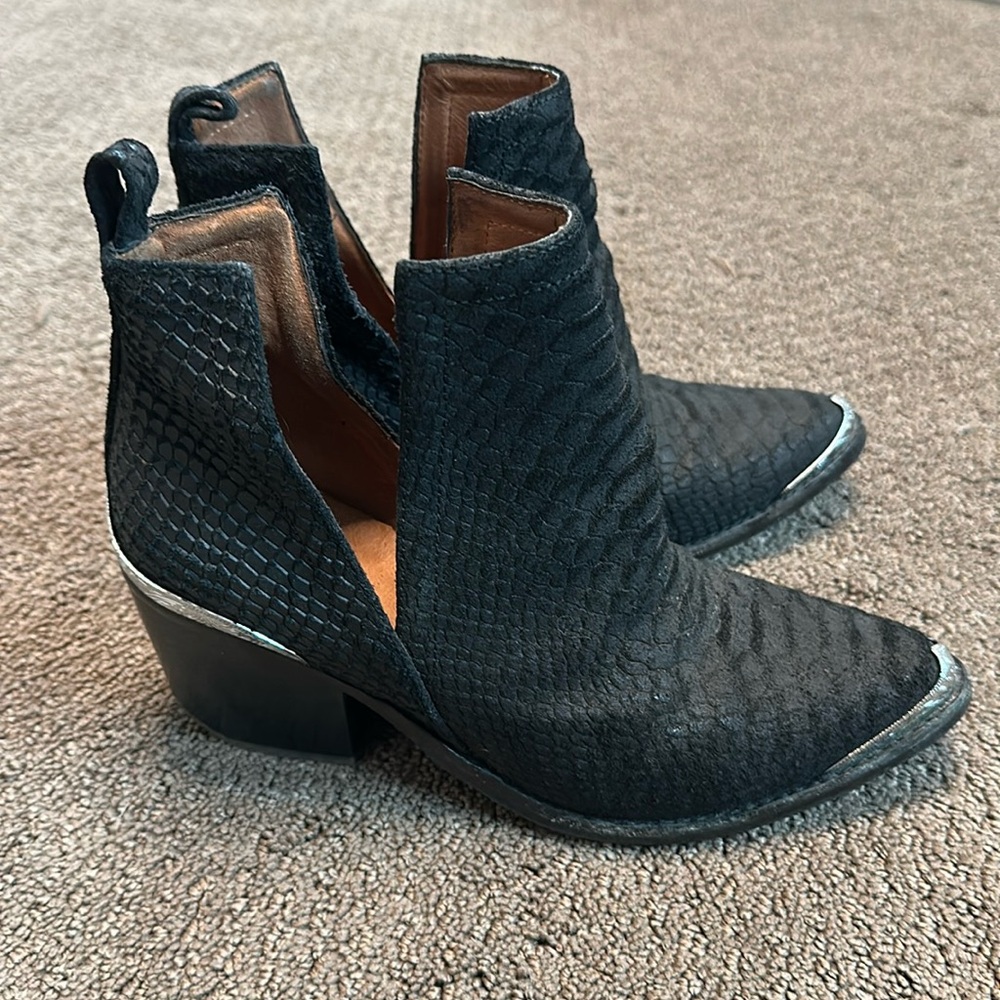 Jeffrey Campbell Cromwell snake skin bootie 6.5